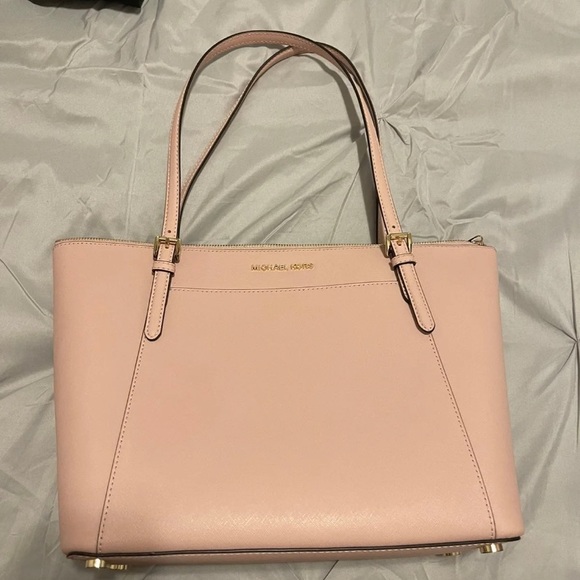 Michael Kors purse/ handbag